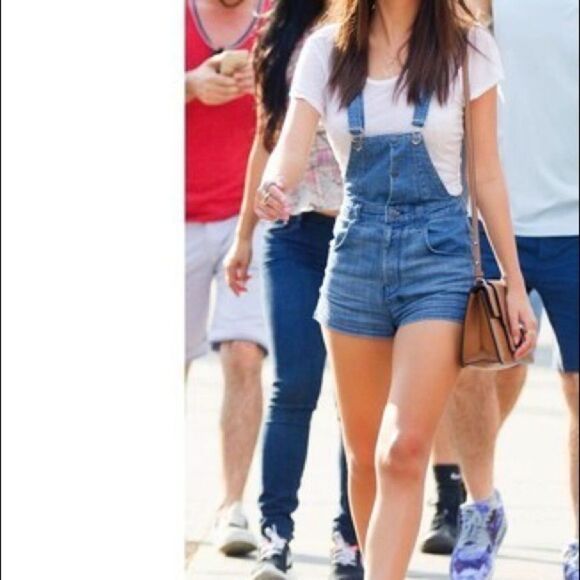 ✨ Express Blue Denim Overall Shorts✨ - Picture 4 of 6